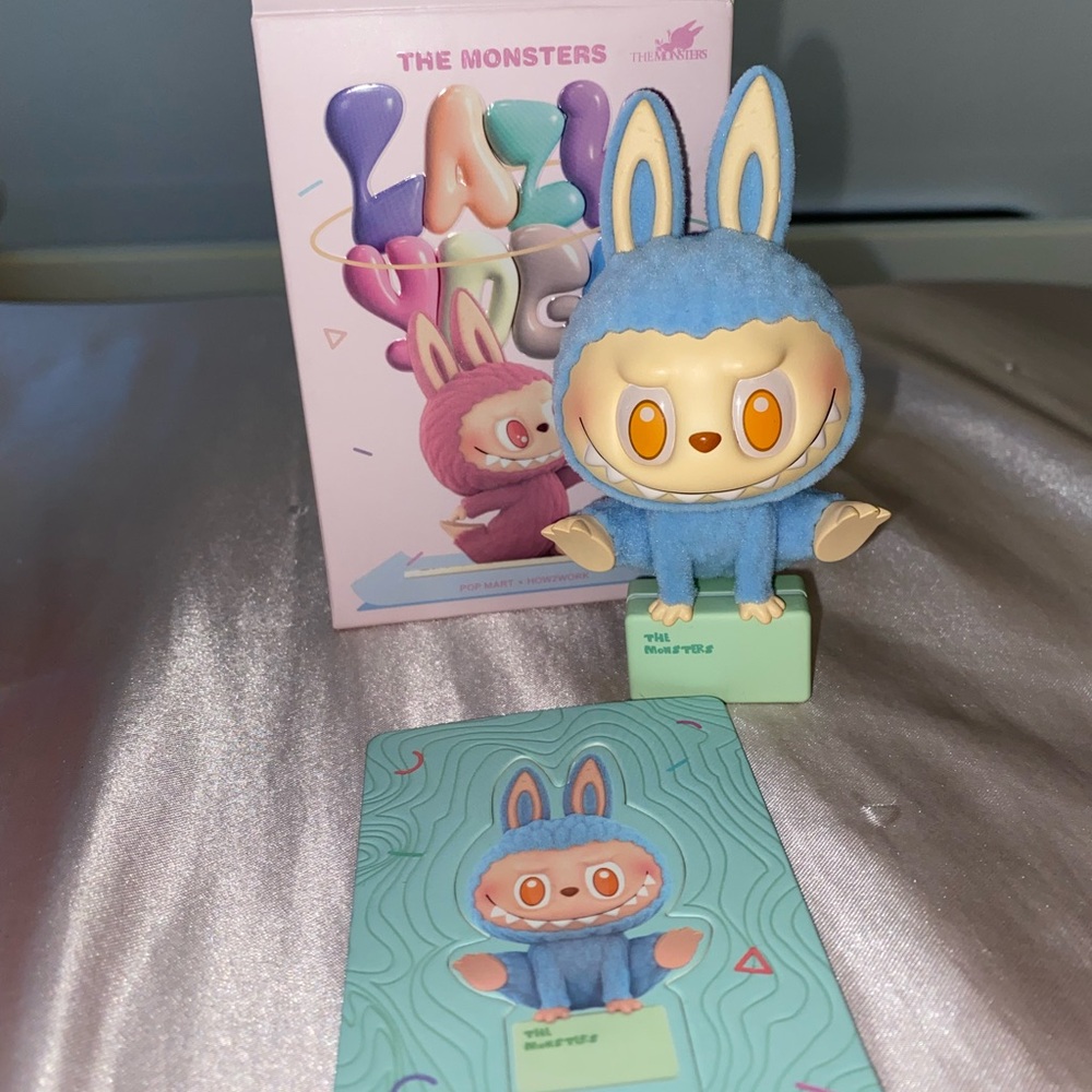 Lazy Yoga Labubu show off